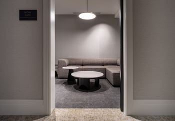 Co-working space at the belden stratford in chicago, il 60614
